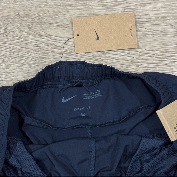 Nike Form Men’s Dri-Fit Tapered Versatile Pants - Picture 7 of 10